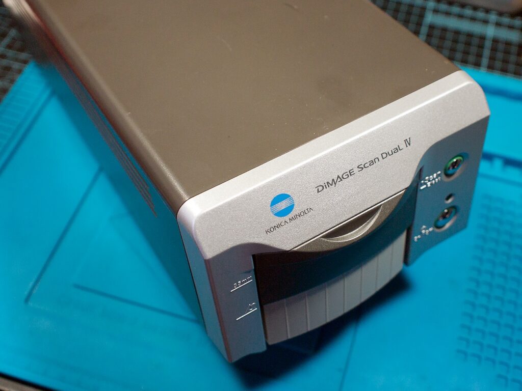 KONICA MINOLTA DiMAGE Scan DuaL IVの外観