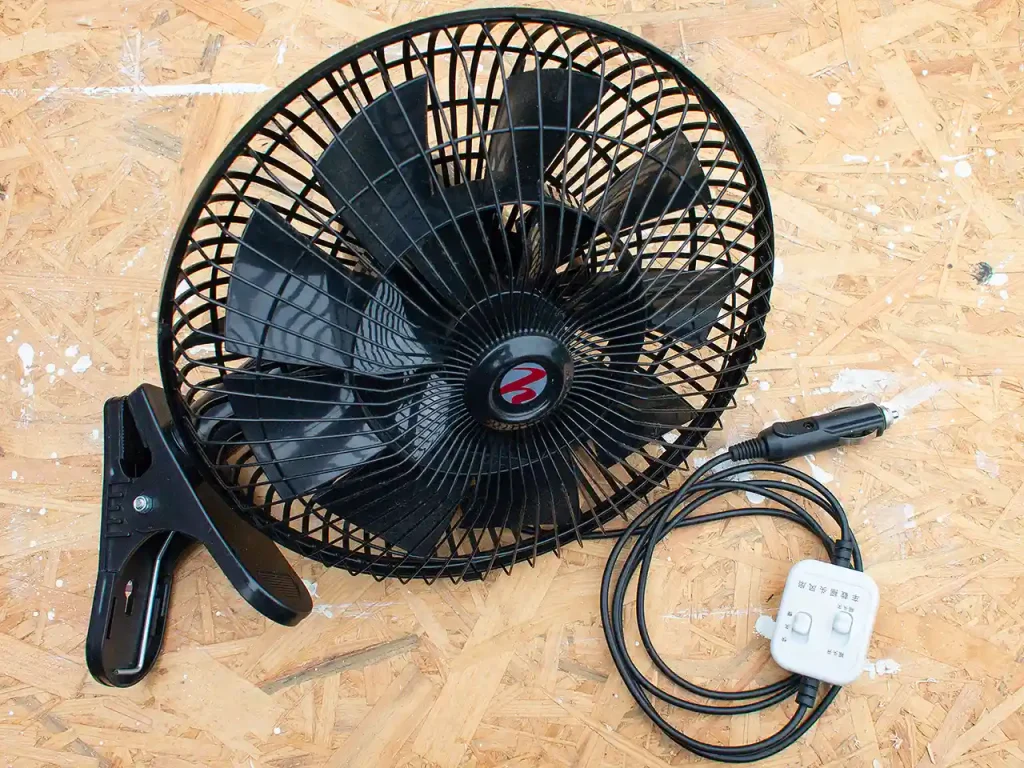 12V車載用扇風機 首振りカーファン